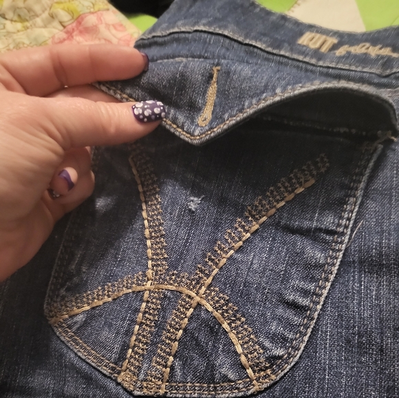 Kut from the Kloth - Picture 4 of 5